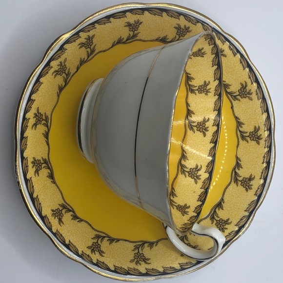 Aynsley B3679 Bone China Teacup and Saucer - Picture 8 of 8